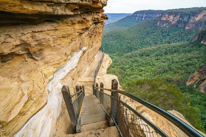 Blue Mountain Tour with Hop on and Hop Off Bus - Leura Village gives you a short country-town break