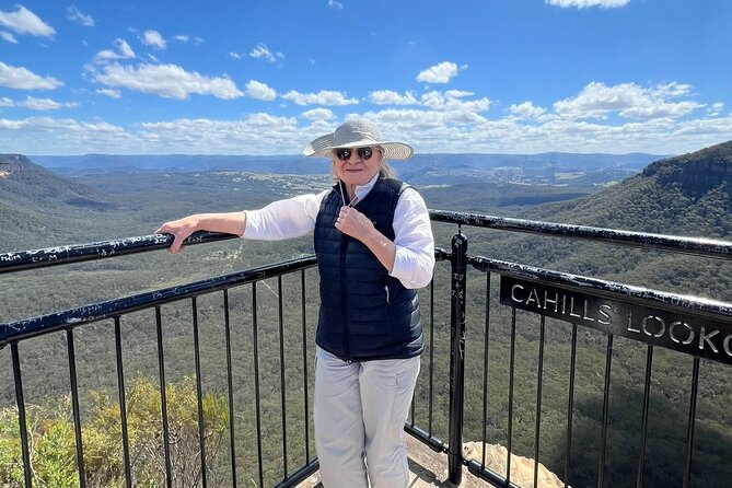 Blue Mountains Private Tour & Hidden Gems, Pick up & Drop off - Echo Point delivers the classic Blue Mountains view