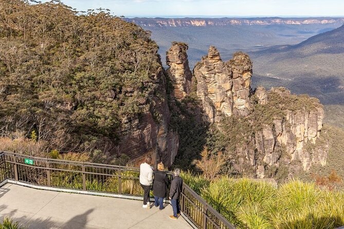 Blue Mountains Sunset Nature-based & Waterfall Tour from Sydney - Leaving Sydney and stopping in Glenbrook