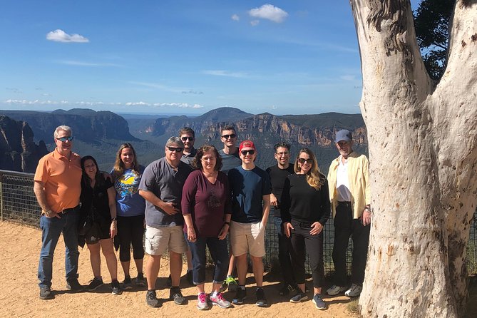 Blue Mountains: Three Sisters, Scenic World and Wildlife park - Lunch in a small mountain town