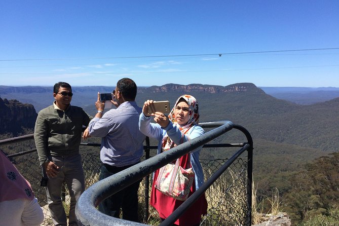 Blue Mountains Tour PRIVATE with Wildlife Park and River Cruise - Leura brings a village break