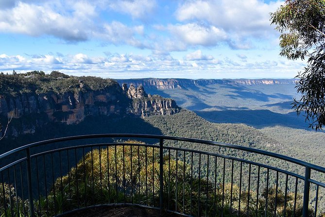 Blue Mountains Vintage Cadillac Tour with Local Guide - A passing look at The Carrington Hotel