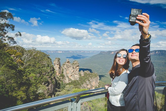 Exclusive Blue Mountains Wildlife and Bushwalk Tour From Sydney - The Blue Mountains begin with big views