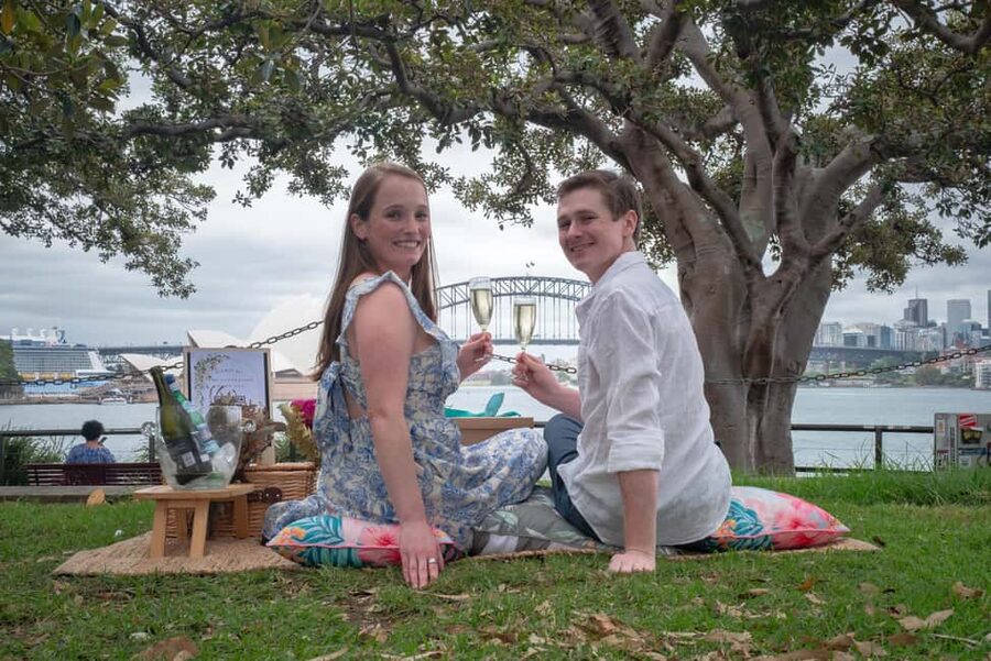 Foraging Food Tour Sydney Native Aussie Food - Watching for kookaburras, cockatoos, water dragons, and eels