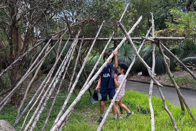 Foraging Tour: Botanical Gardens Walk & Picnic - Wildlife along the garden paths