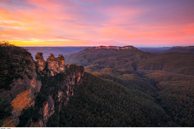 From Sydney: Blue Mountains with Zoo, Koala Photo & Scenic World - Leura gives you one hour for lunch and browsing