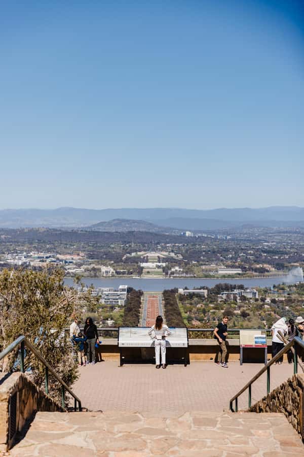 From Sydney: Canberra Day Tour - Lunch and the National Museum