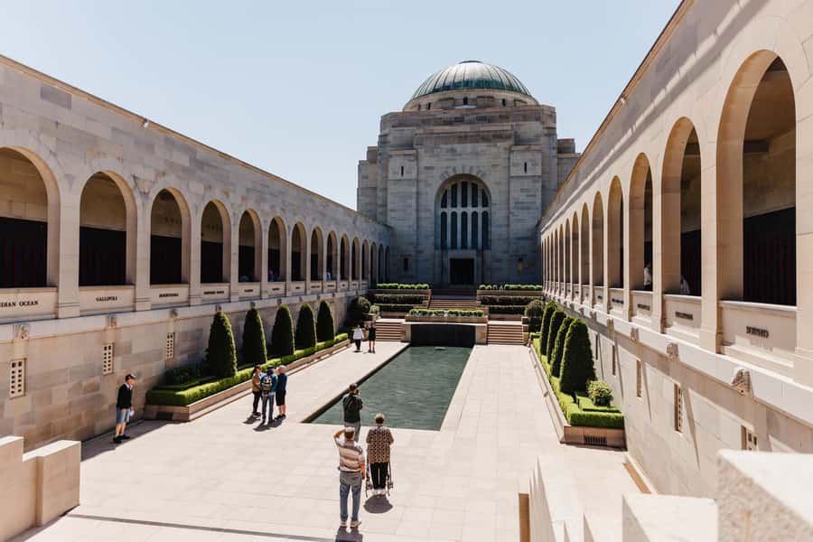 From Sydney: Canberra Day Tour - Who should book this Canberra day trip?