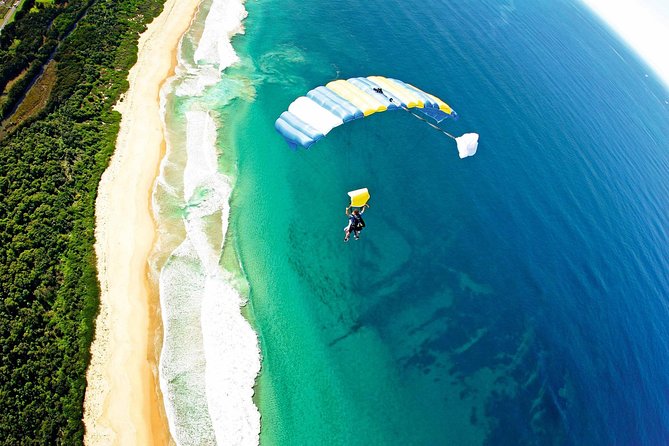 From Sydney: Tandem Skydive Experience over Wollongong Beach - From Sydney to the Wollongong Drop Zone