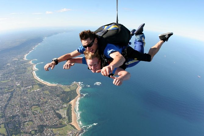 From Sydney: Tandem Skydive Experience over Wollongong Beach - The Flight to 15,000 Feet