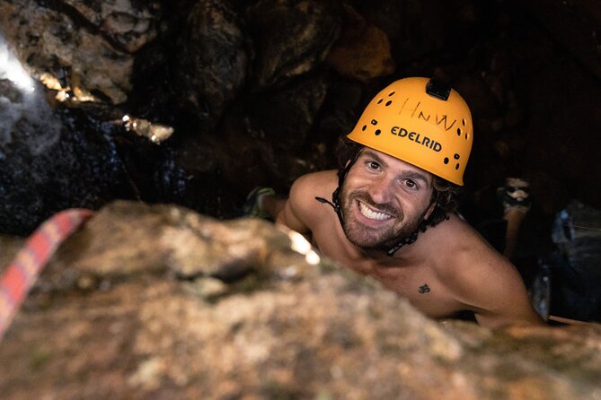 Juggler Canyon and Abseiling Adventure Blue Mountains - Starting gently at Katoomba’s 5-metre wall