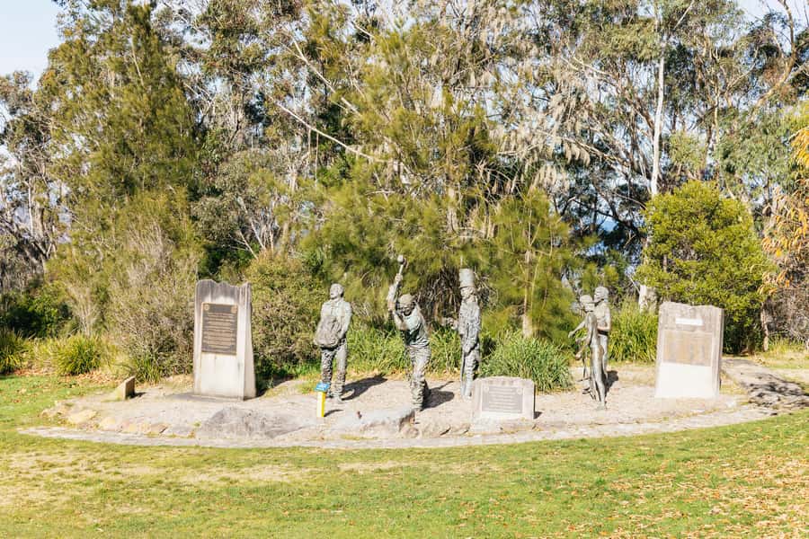 Katoomba: Lyrebird Hop-On Hop-Off and Scenic World Pass - Who should book this Blue Mountains pass?