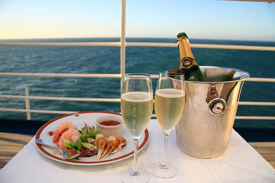 Lunch Cruise with Live Jazz on Sydney Harbour - Lunch with Sydney Harbour as the backdrop