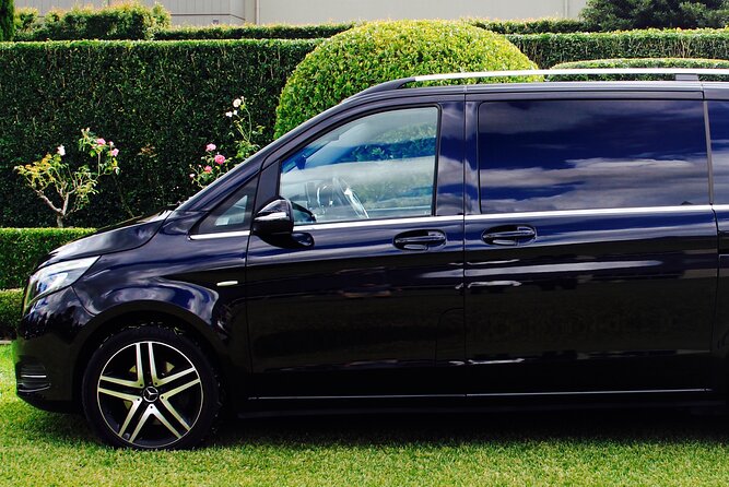 Luxury Mini Bus - Sydney Airport Transfers - Riding to your Sydney hotel
