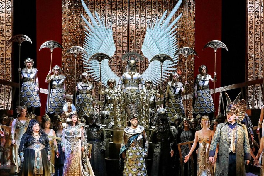 Opera Performance Tickets at the Sydney Opera House - The schedule and timing you need to plan around