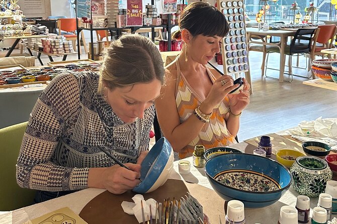 Paint and Sip Classes Sydney: Ceramic Plates & Bowls - Why the activity works for solo visitors