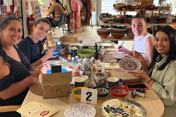 Paint and Sip Classes Sydney: Ceramic Plates & Bowls - Choosing between a bowl and a plate