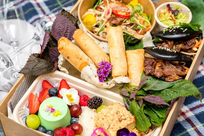 Picnic in the Royal Botanic Gardens for 2 - Is $101.85 good value for two?