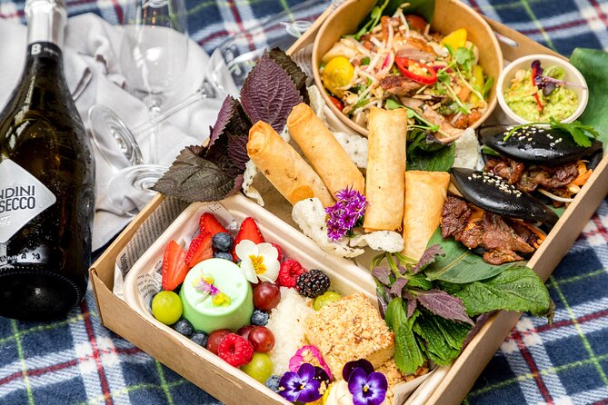 Picnic in the Royal Botanic Gardens for 2 - What comes in the three-course picnic