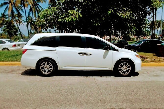 Private Transfer from Sydney Cruise Port to Sydney Airport (SYD) - Vehicles for couples, families, and groups of 15