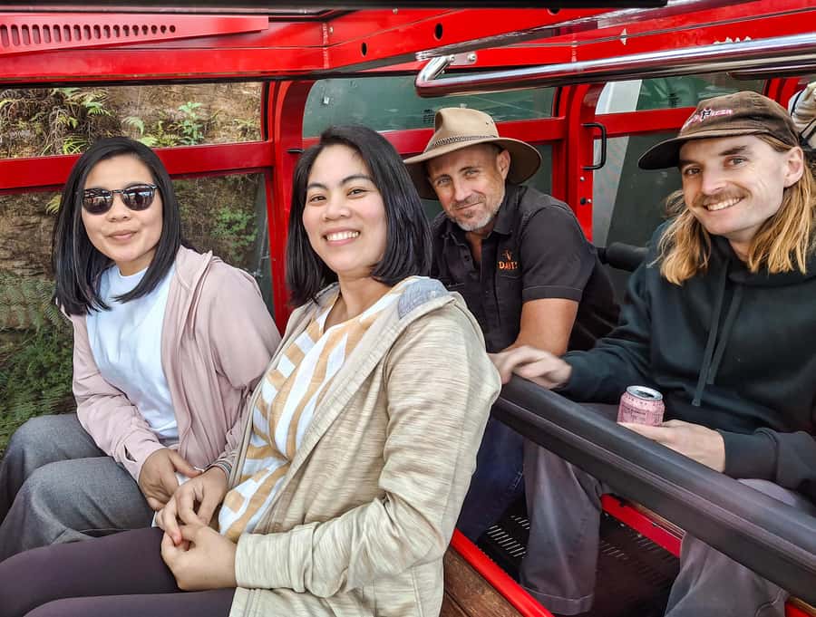 Roos, Blues & Views - Blue Mountains Day Tour w Lunch - Lunch in Leura or Katoomba