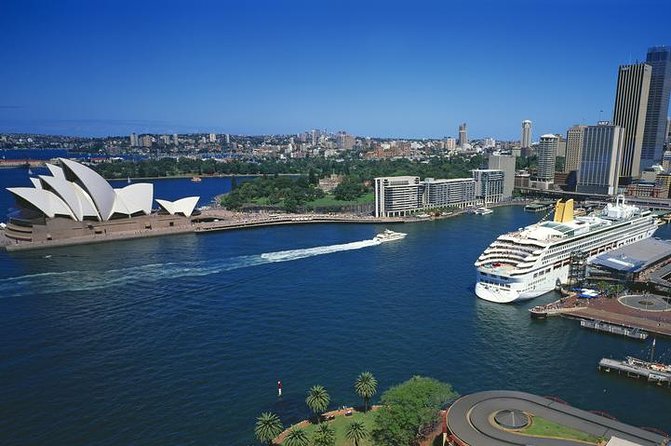 Shuttle Transfer from Sydney City Hotel to Sydney Cruise Port - Shared Van Comfort and Space