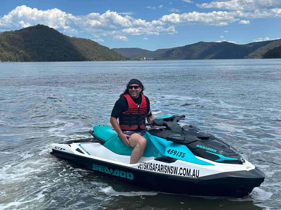 Sydney: 30 min Jet Ski Safari - Heading north beneath bridges and cliffs