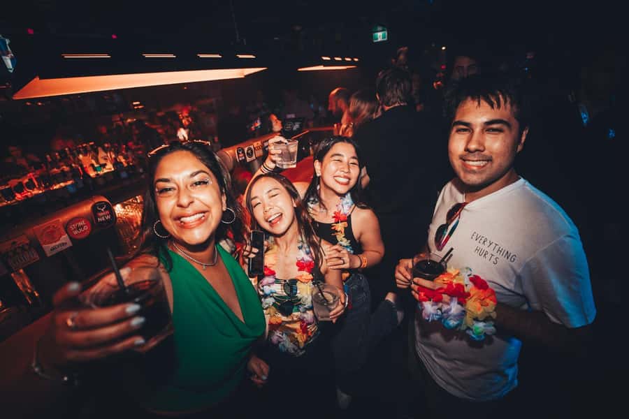Sydney: Big Night Out Pub Crawl with Local Party Hosts - The real appeal: a ready-made night out
