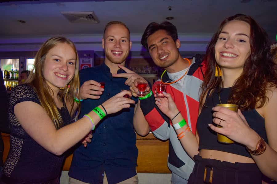 Sydney: Big Night Out Pub Crawl with Local Party Hosts - Dress rules and ID checks