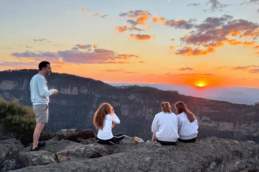 Sydney: Blue Mountains Kangaroos, Wilderness and Sunset Tour - Meeting Craig and leaving Sydney
