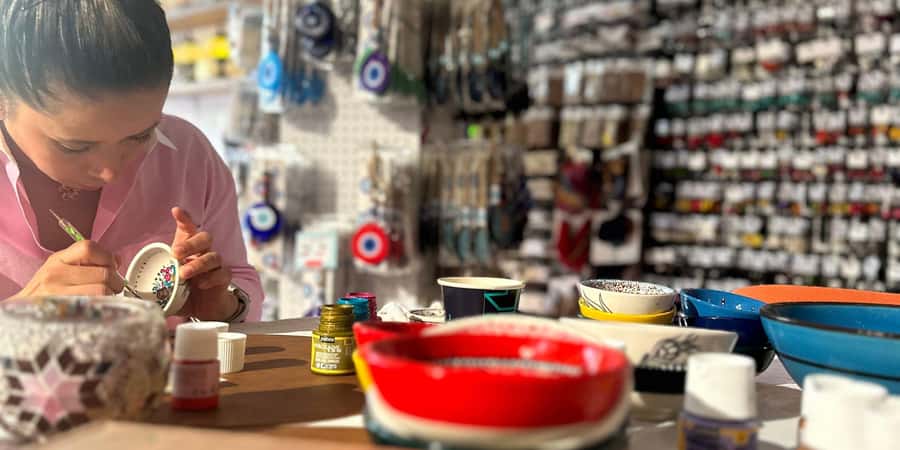 Sydney: Ceramic Plates & Bowls Paint and Sip Classes - What the 150-minute session feels like