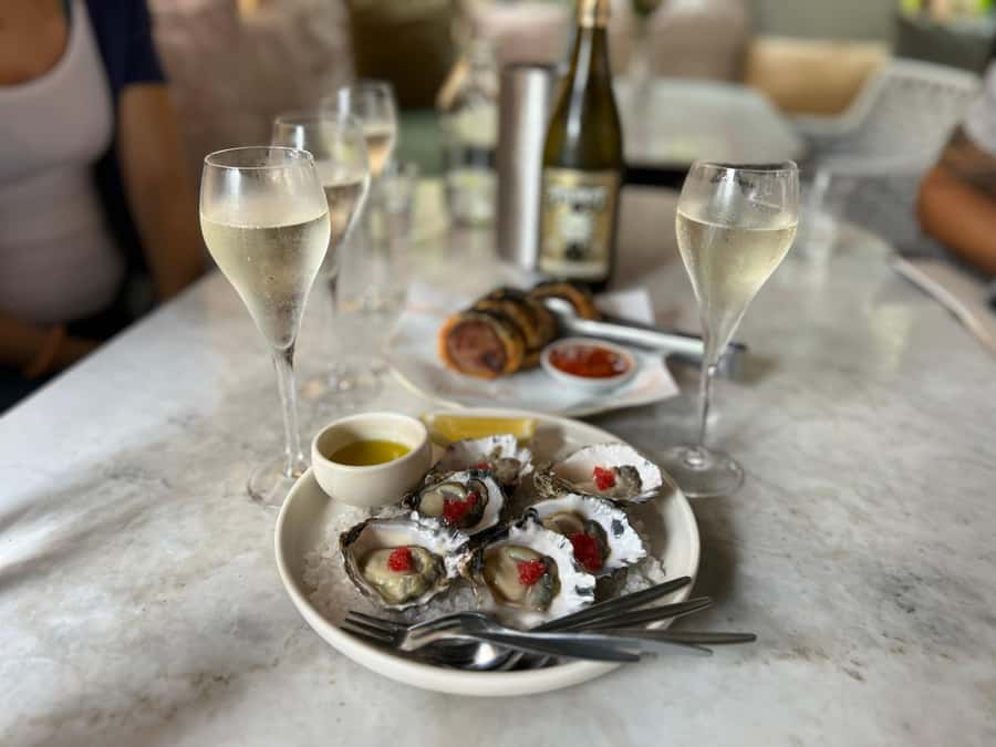 Sydney: Food Tour in Trendy Surry Hills with 8 Tastings - The guides make the walking matter