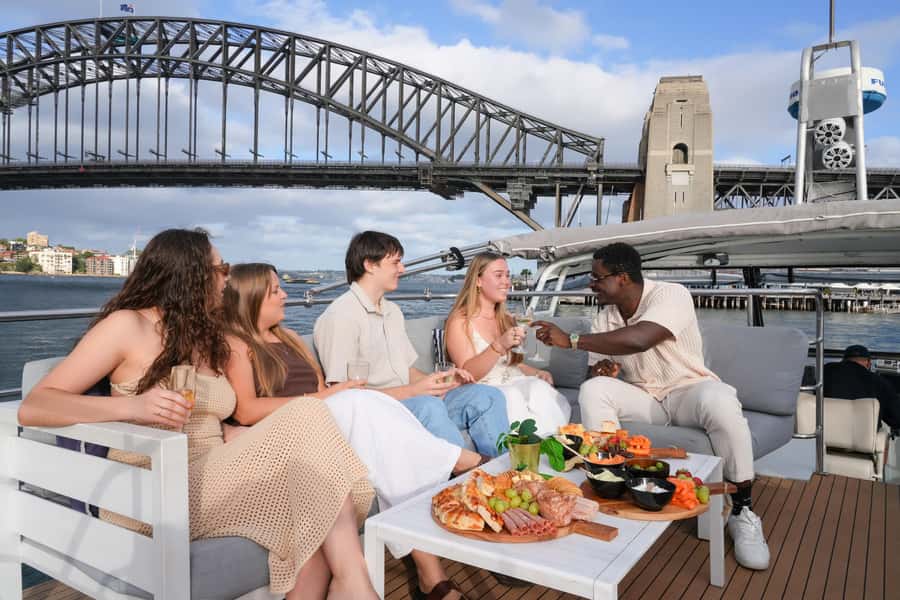 Sydney: Golden Glow Sunset Harbour Cruise with 1 Drink - Sydney Harbour at the hour of gold