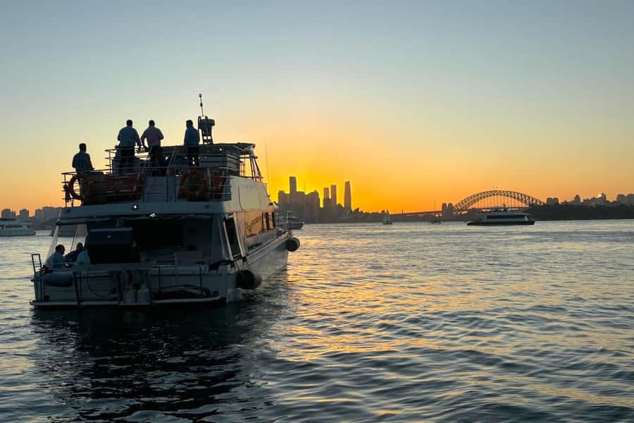 Sydney: Golden Glow Sunset Harbour Cruise with 1 Drink - What you get to eat and drink
