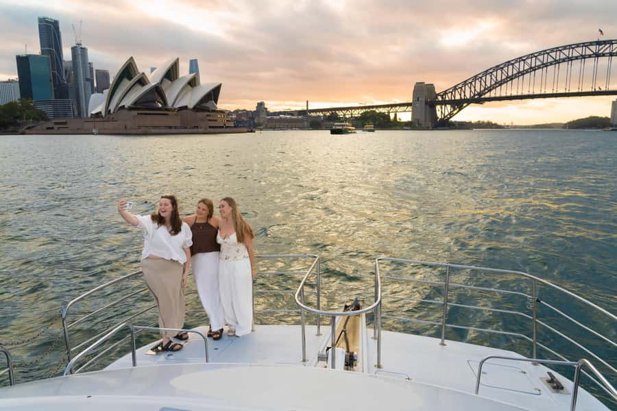 Sydney: Golden Glow Sunset Harbour Cruise with 1 Drink - How the crew shapes the evening