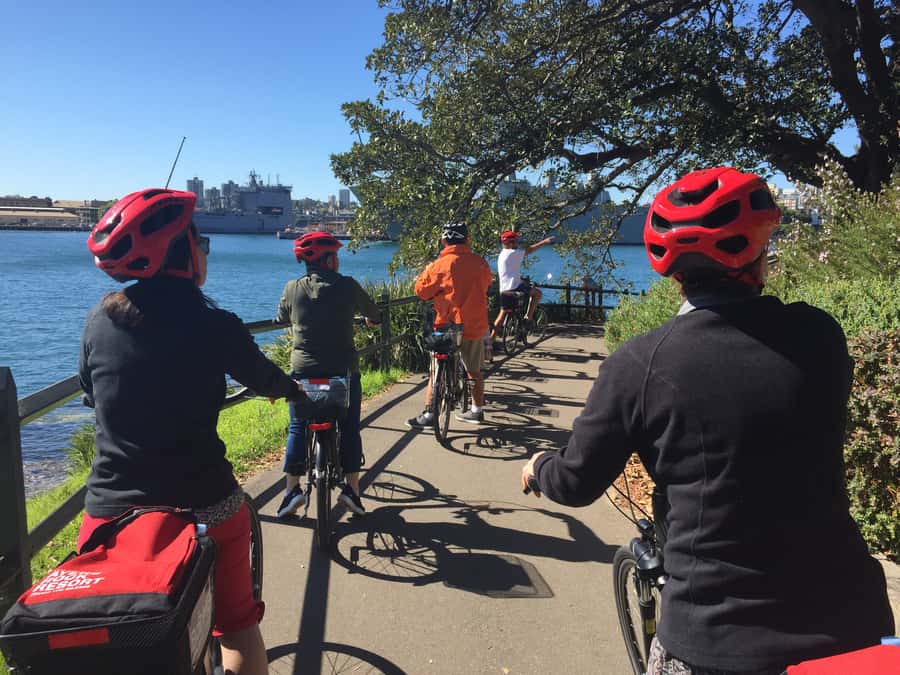 Sydney: Guided Harbour E-Bike Tour - Lavender Bay and the homemade snack stop