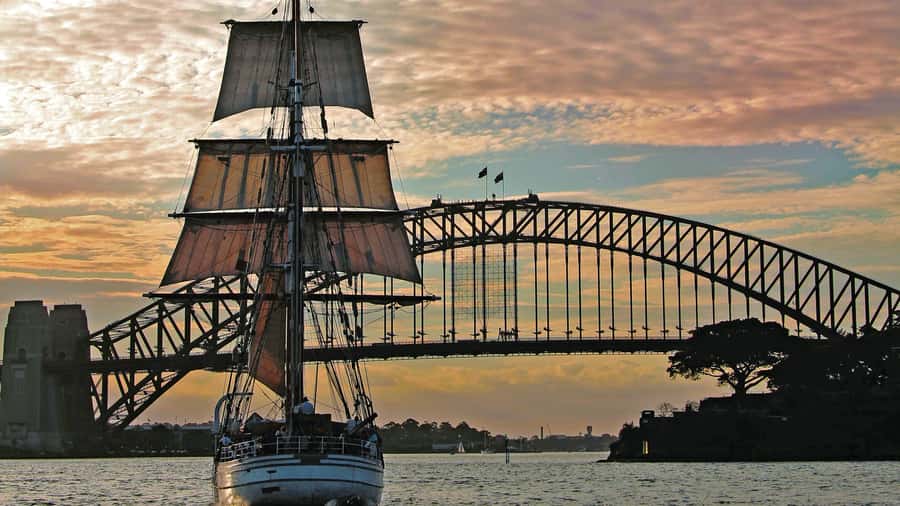 Sydney: Harbor Sunset Cruise with Dinner - Choosing between the Southern Swan and Soren Larsen