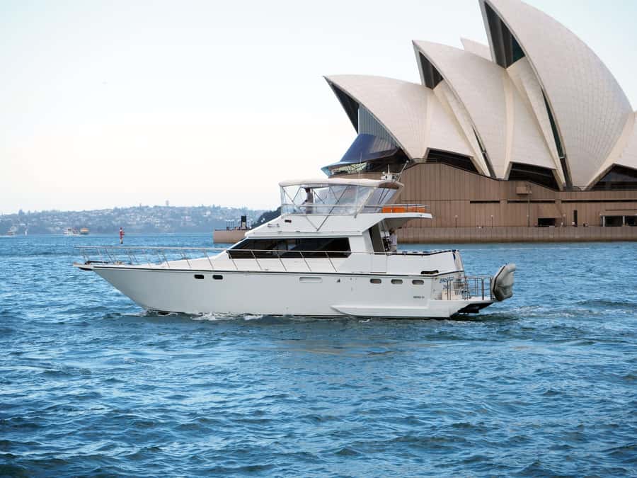 Sydney Harbour: 2-Hour Morning Yacht Cruise with Morning Tea - A small motor yacht changes the feel
