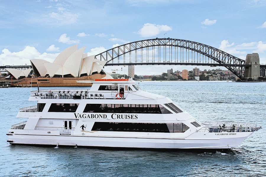 Sydney Harbour: 3-Hour Lunch Cruise with Live Music - A Sydney Harbour lunch with room to slow down