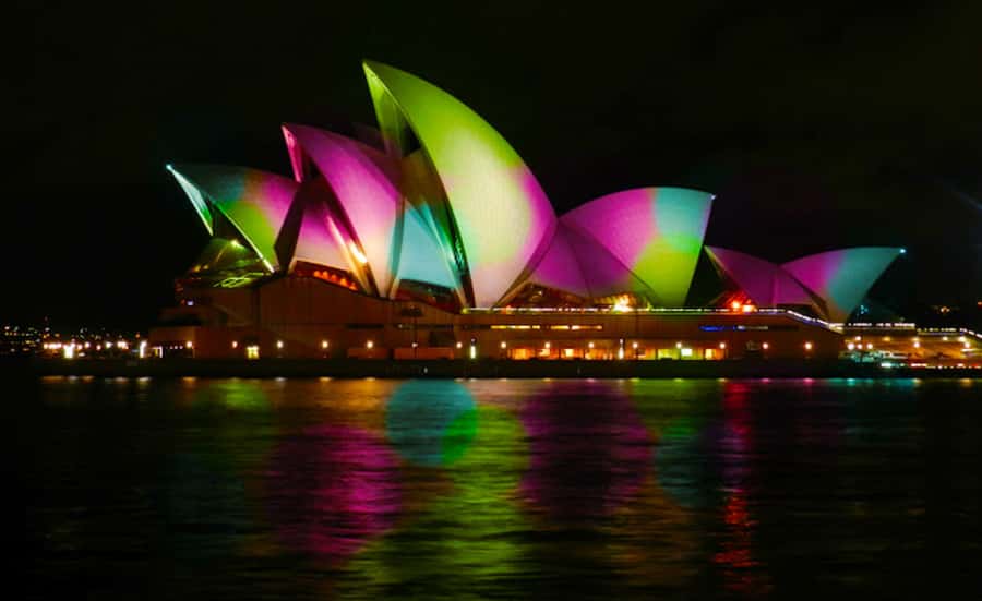 Sydney Harbour: 30 Minute Slow Jet Boat Vivid Cruise - Staff, atmosphere, and group size