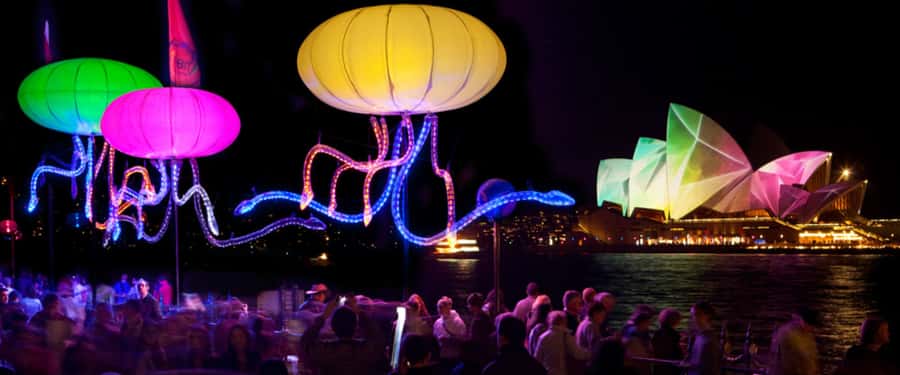 Sydney Harbour: 30 Minute Slow Jet Boat Vivid Cruise - Who should book this Vivid cruise?