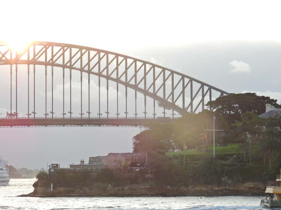 Sydney: Harbour Cruise with Buffet Lunch - Live commentary from guides such as Ron and Ellen