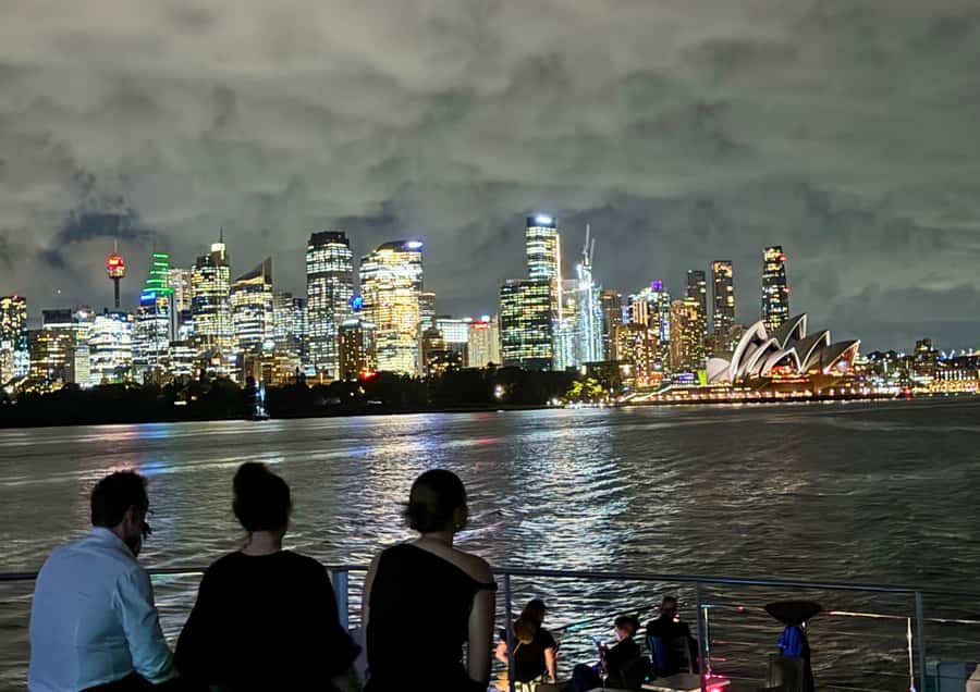 Sydney: Harbour Dinner Cruise with Buffet - A Sydney evening that begins at Circular Quay