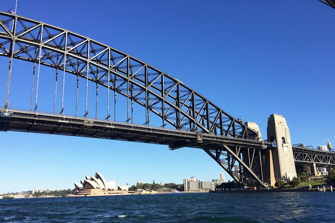 Sydney Harbour Highlights & Aussie Bites Catamaran Cruise - The feel on board