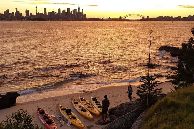 Sydney Harbour Sunset Dinner Paddle - Dinner on Shark Island as daylight fades