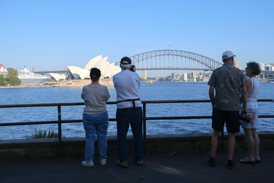 Sydney Harbour to Bondi: Small Group Half–Day Experience - Bondi Beach, with time to stop