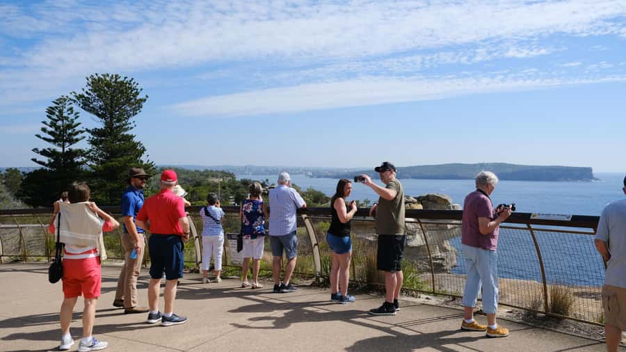 Sydney Harbour to Bondi: Small Group Half–Day Experience - What the small group changes