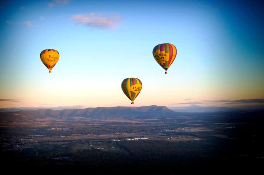 Sydney: Hunter Valley Sunrise Balloon Flight with Transfer - The flight and the view below