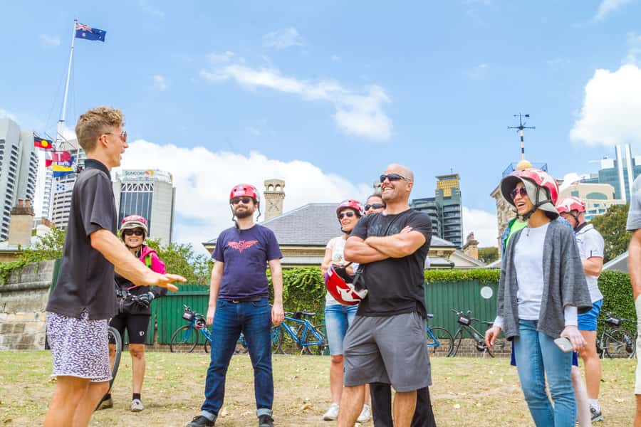 Sydney: Iconic Sights 4-Hour Bike Tour - The Rocks and Darling Harbour at an easy pace