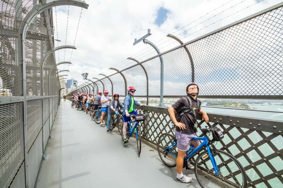 Sydney: Iconic Sights 4-Hour Bike Tour - Hyde Park, the ANZAC Memorial, and Chinatown